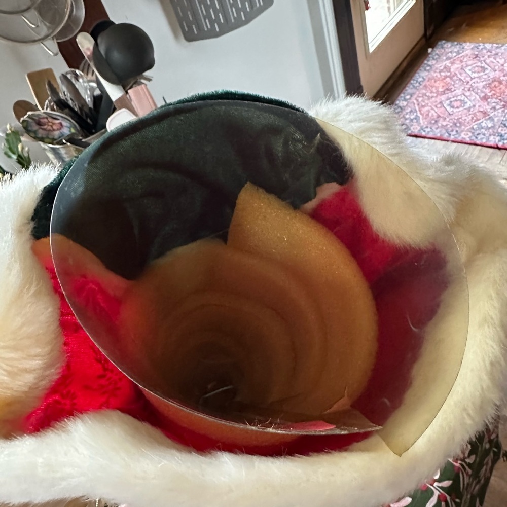 15” Beautiful Santa TableTop/TreeTopper - Picture 4 of 4